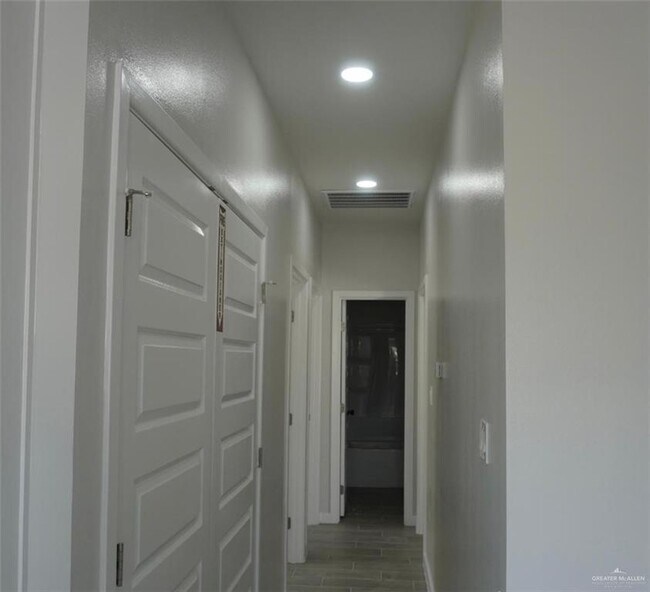 Photo - 9 Sugar Gdn Dr Unit 2