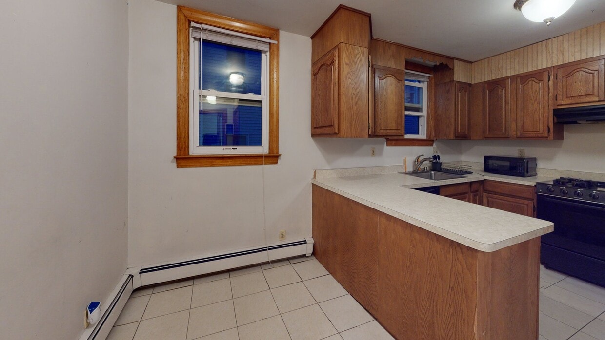 Photo - Private bedroom in 5 bed/1 bath Home