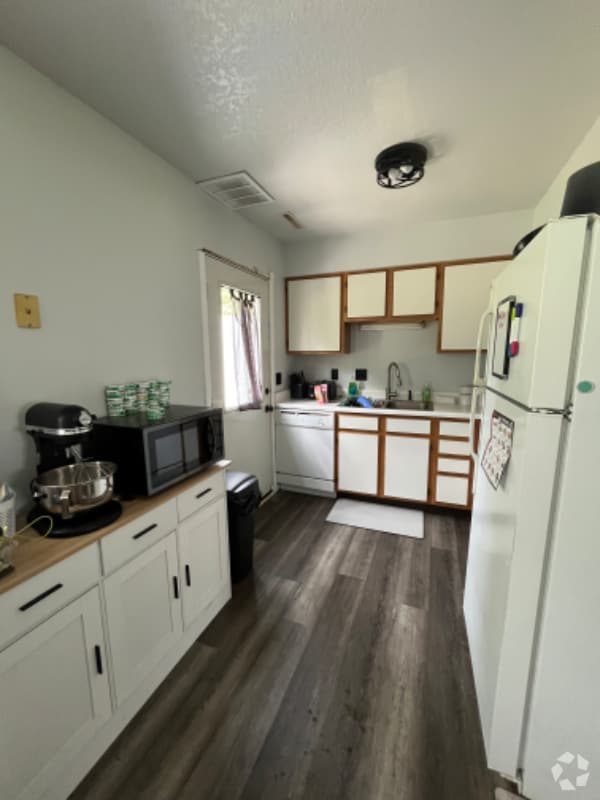 Building Photo - 406 E Plainview Ave Rental