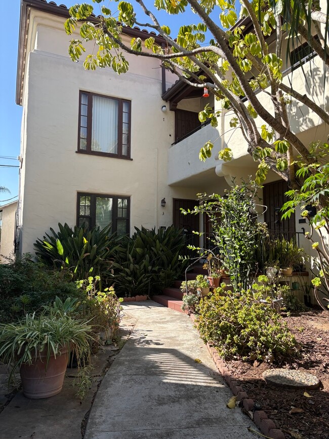 Photo - Gaylord Building Unidad 5