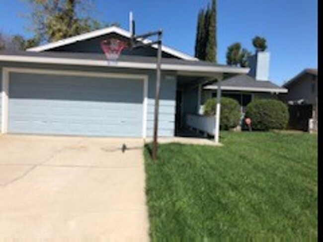 Modesto, 3 bedroom 2 bathroom with a 2 car... - Modesto, 3 bedroom 2 bathroom with a 2 car... Casa