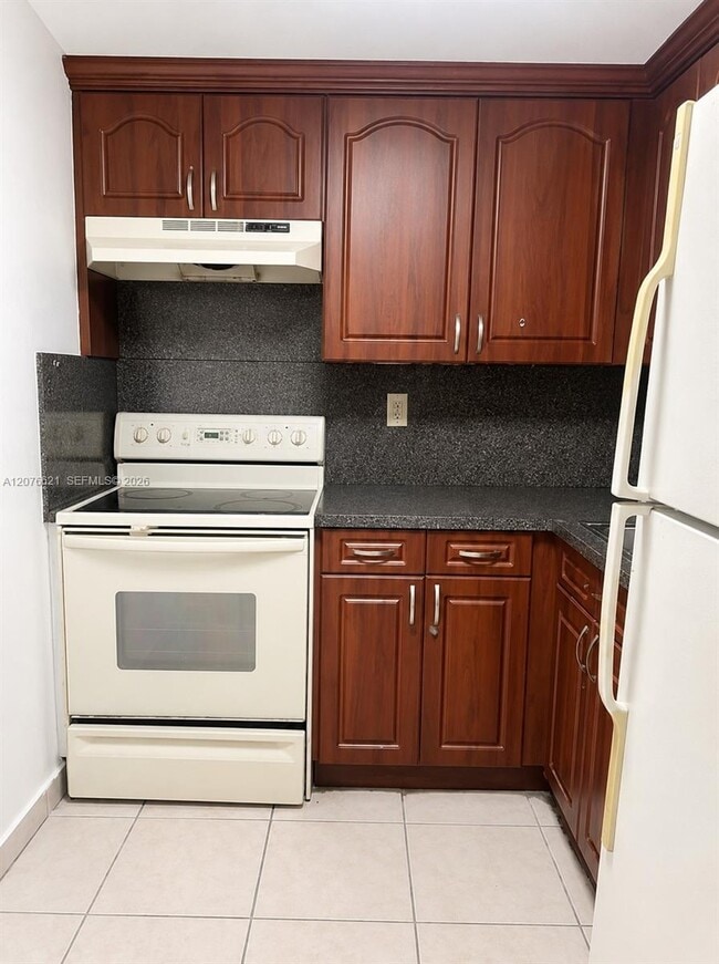 666 W 81st St Unit 103