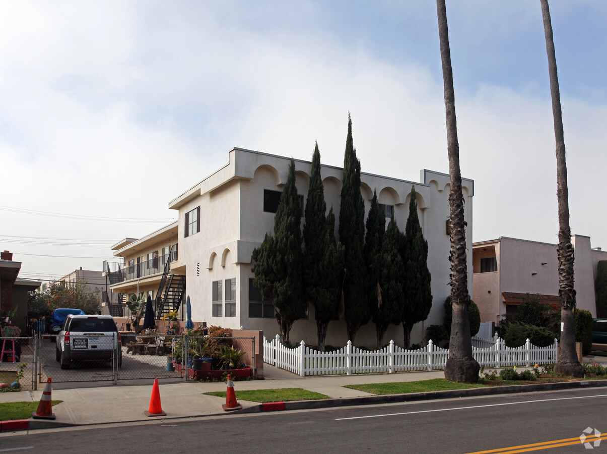 12TH ST., 1528 - 12TH ST., 1528 Apartments