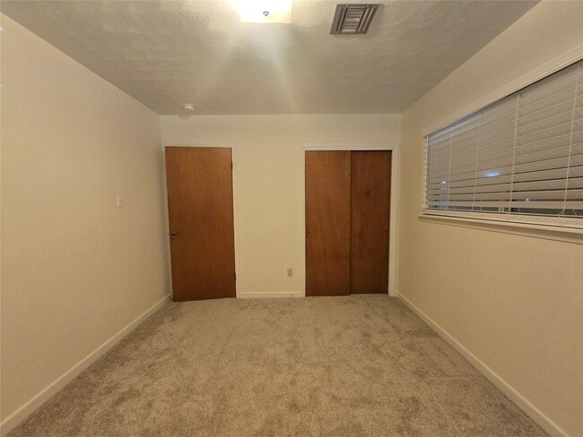 Building Photo - 308 Mackeral St