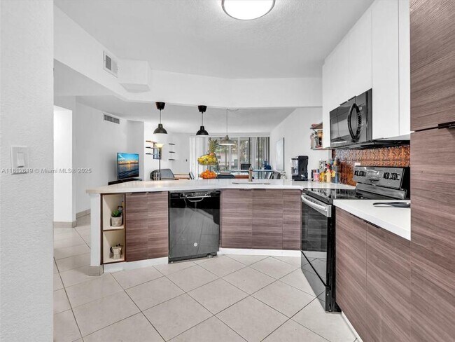 Building Photo - 2 bedroom in North Miami Beach FL 33179