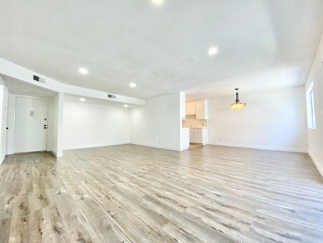 Building Photo - 121 Croft Ave Unit 207 Rental