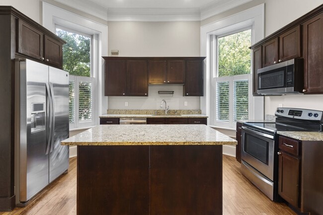 Building Photo - Edison Park Rental