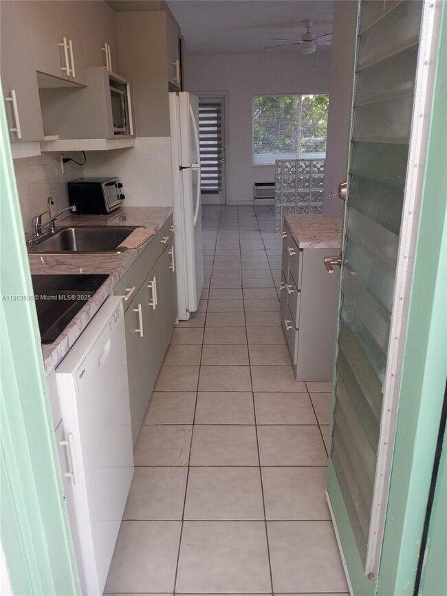 Building Photo - 6490 Collins Ave Unit 18 Rental