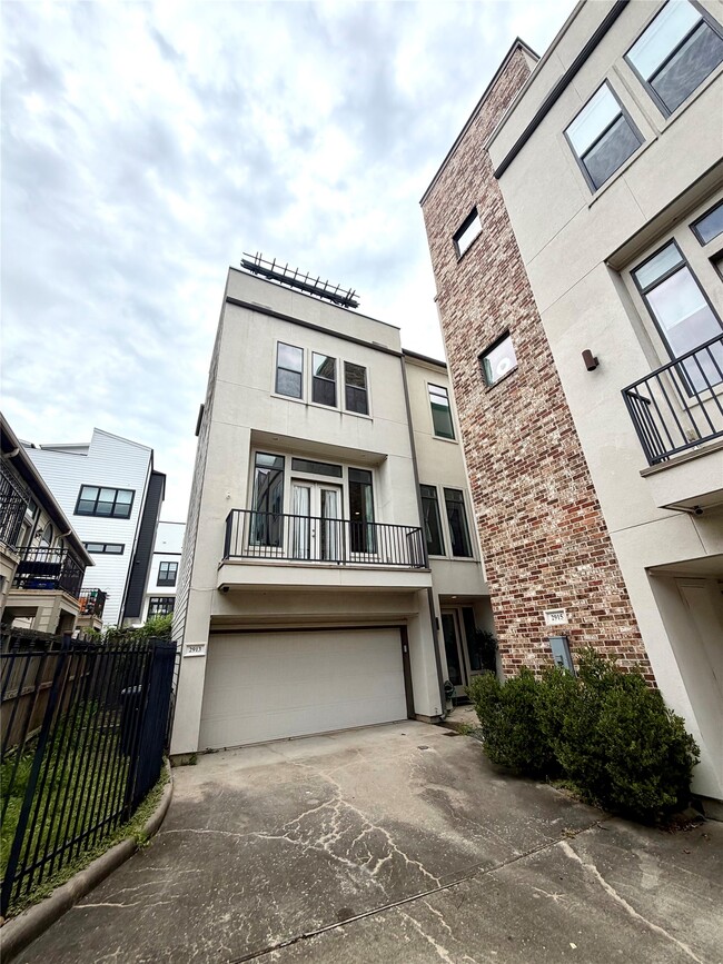 Photo - 2913 Leeland St