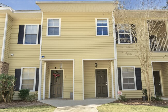 Photo - FOR RENT, 2 bedroom 2.5 bathroom townhouse