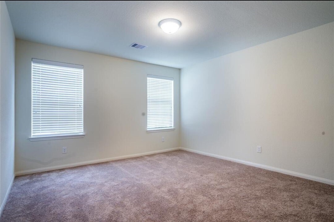 Photo - 212 Autumn Berry Ln