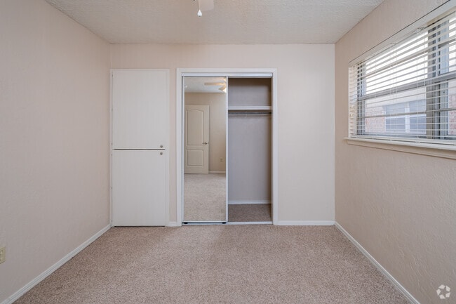 2 habitaciones, 1 baño - 780 pies cuadrados - Dormitorio