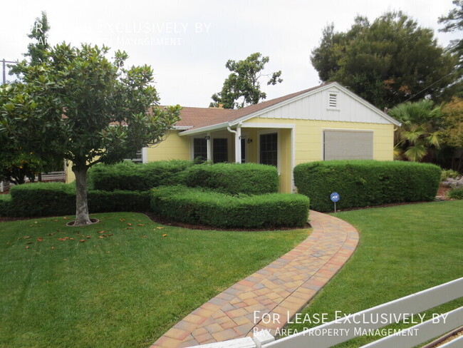 Picturesque 3/1 in gorgeous Friendly Acre... - Picturesque  3/1 in gorgeous Friendly Acre... House