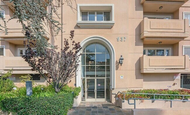 Photo - 937 12th St Unit 307