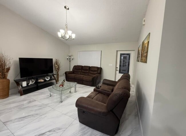 Photo - 1082 SW Bellevue Ave