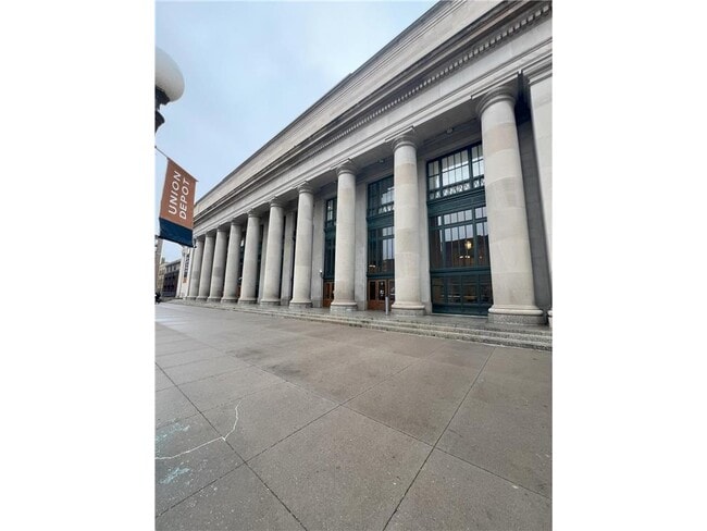 Building Photo - 214 4th St E Unit 101