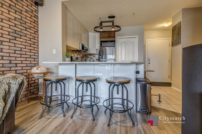 Photo - 1053-1053 10 St SW