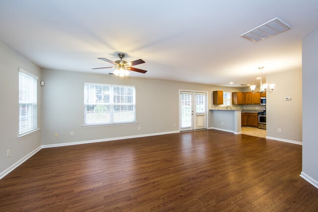 Photo - Great 3BD/2.5BA Home in Desirable Highland Creek!