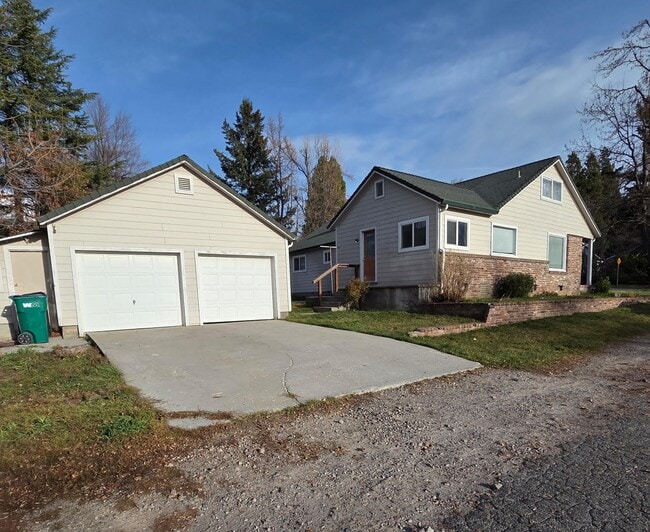 Photo - 300 E Lake St