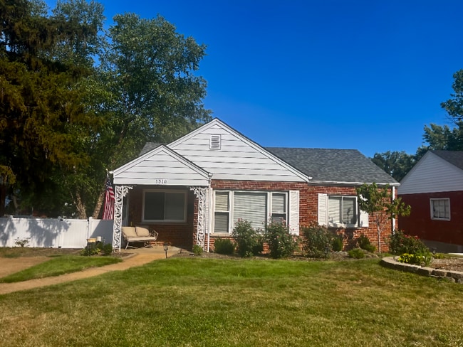 Building Photo - 1500 Pinetree Ln Rental