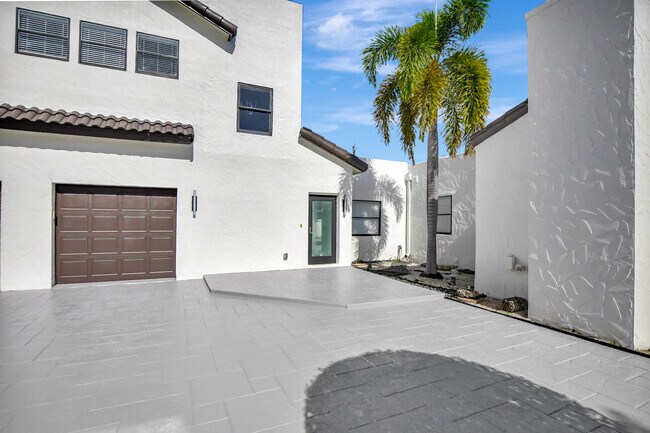 Photo - 237 NW 7th St