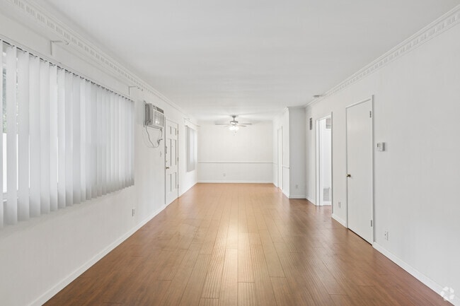 1BR, 1BA - 850SF - Living Room