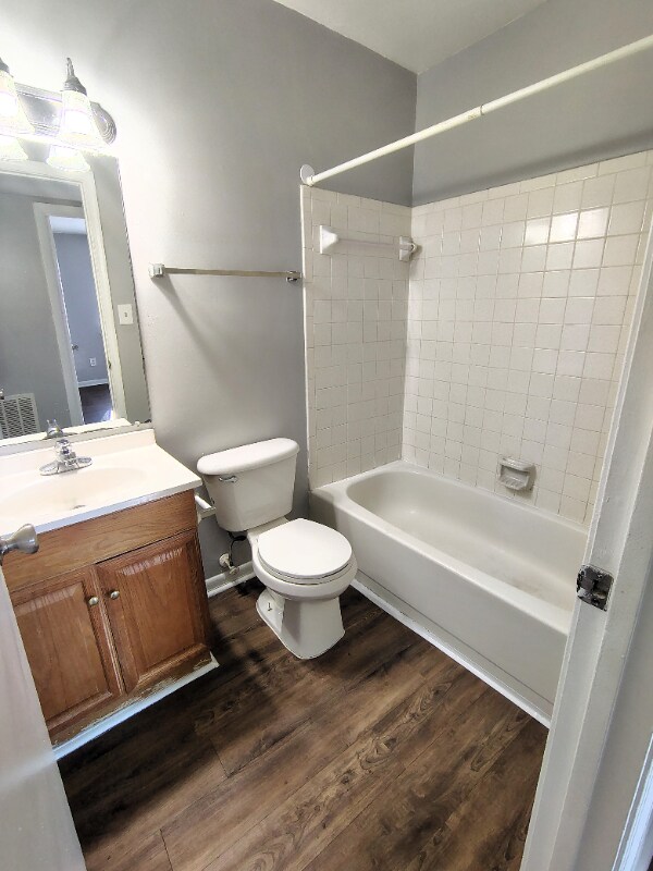 Building Photo - 600 Reusens Rd