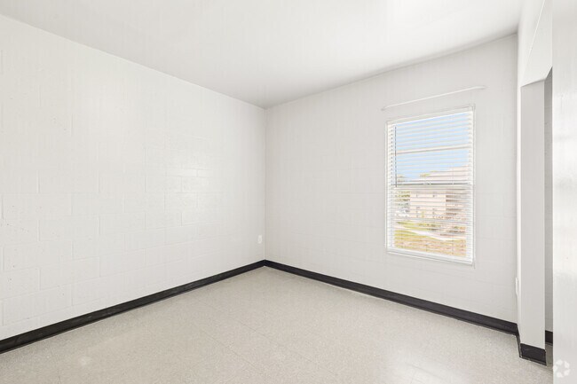 3BR, 1BA - 885SF - Primary Bedroom