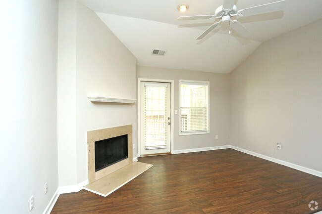 1BR, 1BA -745 SF - Living Room