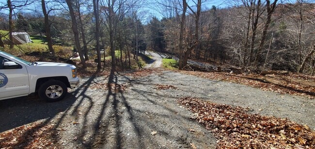 Photo - 2bd/1ba Upstairs Duplex Off Howard's Creek