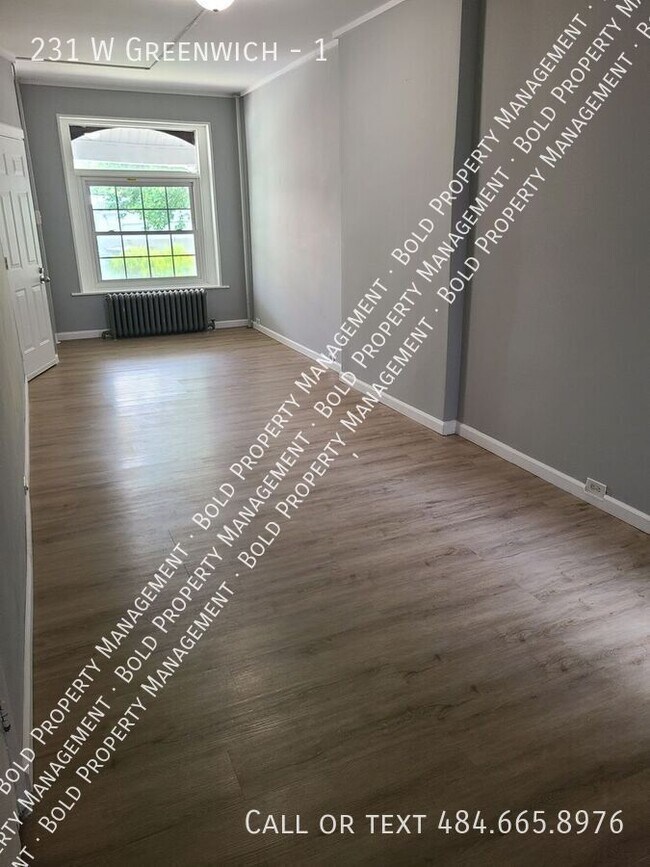 Photo - 231 W Greenwich St Unit 1