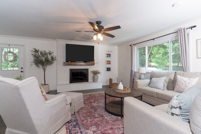 Living room - 3387 Cedar Ln