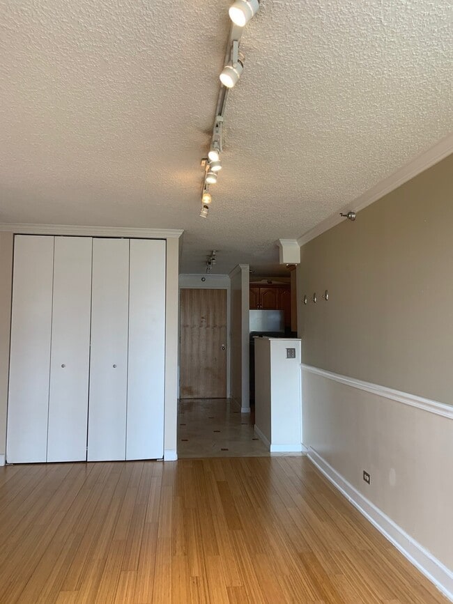 Photo - 1122 N Clark St Unit 904