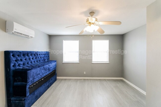 Photo - 610 Avenue H Unit 5