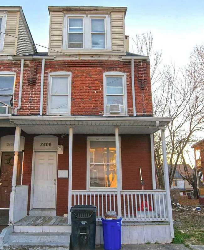 Building Photo - Spacious 4-bedroom uptown Harrisburg