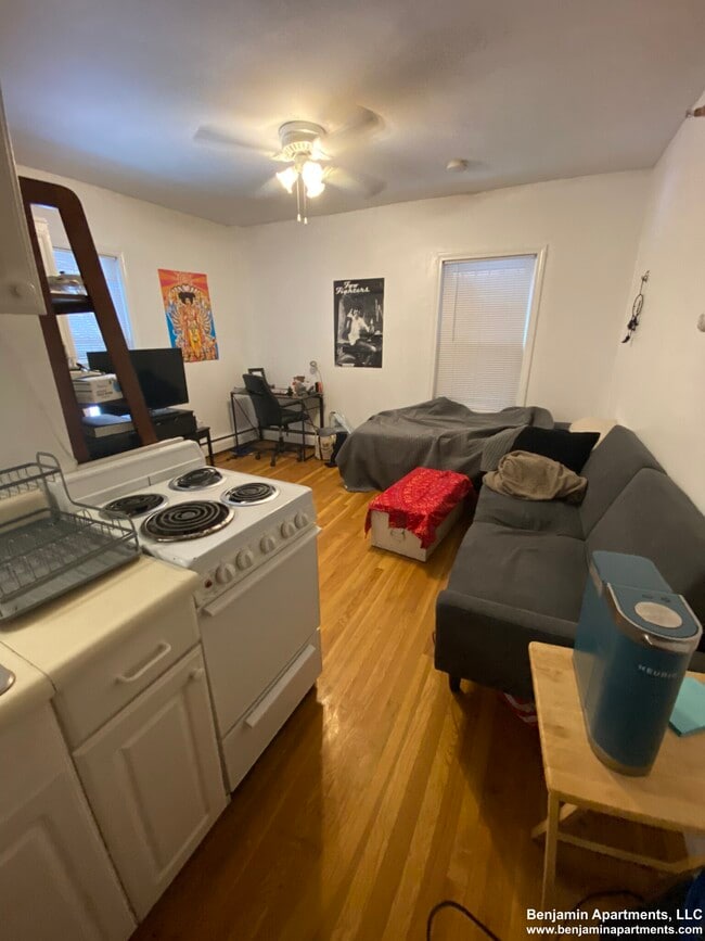 Building Photo - 28 S Huntington Ave Unit 103