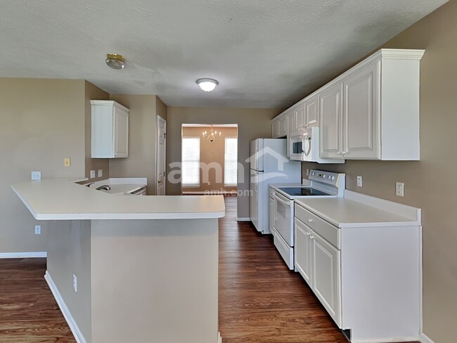 Photo - 911 Balsam Wood Ln