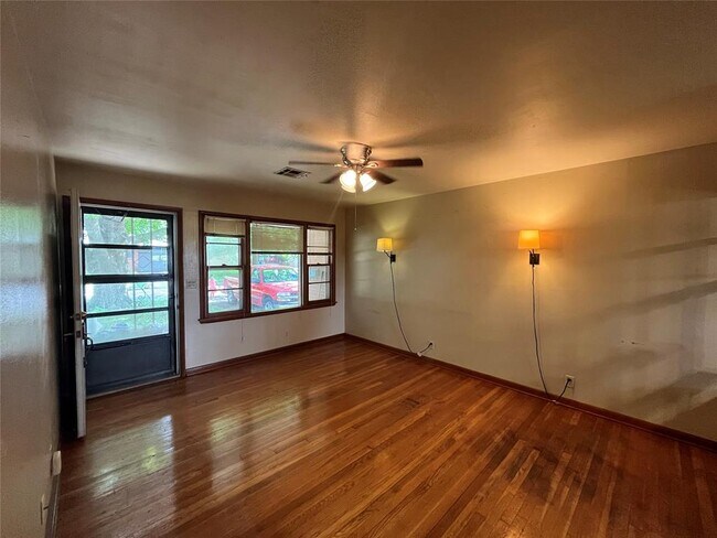 Photo - 511 Fleetwood Dr
