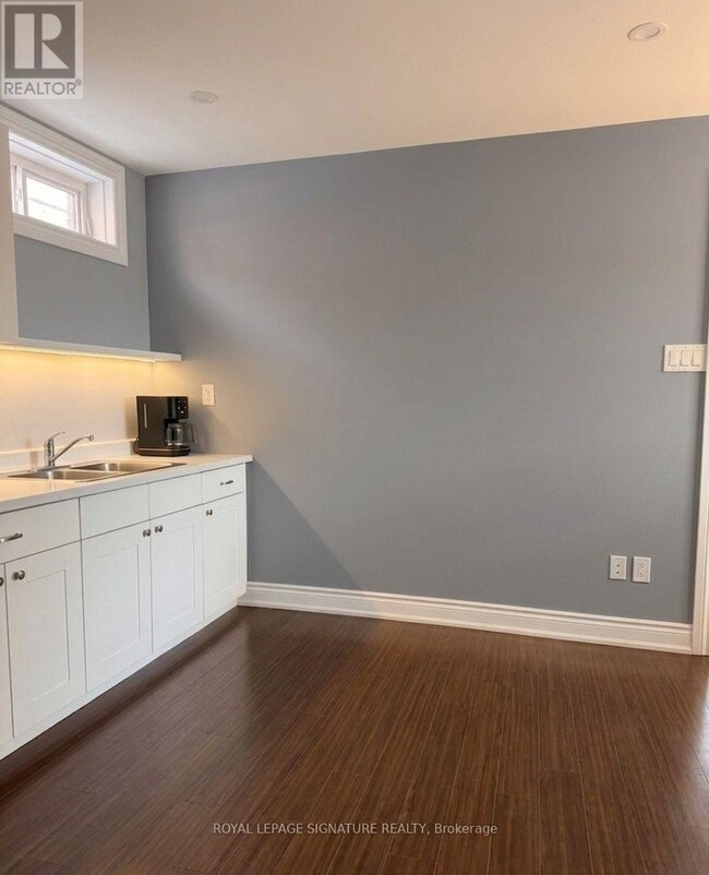 Photo - 282 Aylesworth Ave