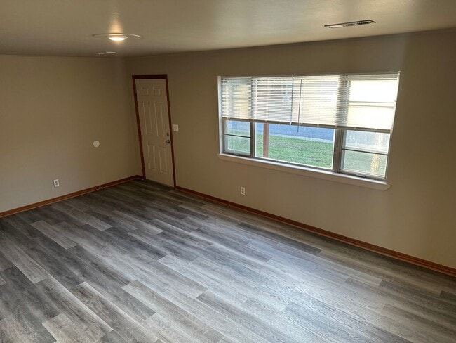 Photo - Available Now! 3-Bed, 1-Bath Home in centr...