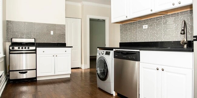 Building Photo - 648 W Roscoe St Unit 3N