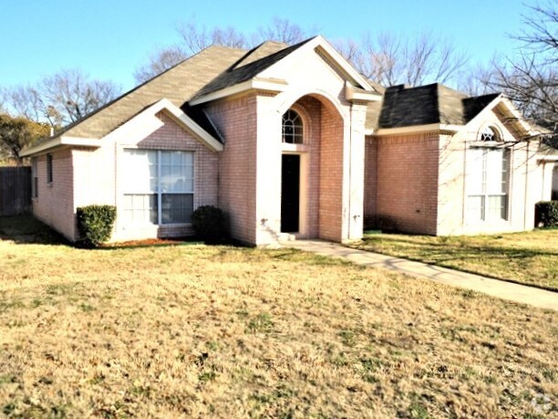 Building Photo - 1400 Estate Ln Rental