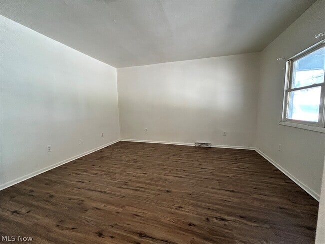 Photo - 642 Cove Rd Unit 1