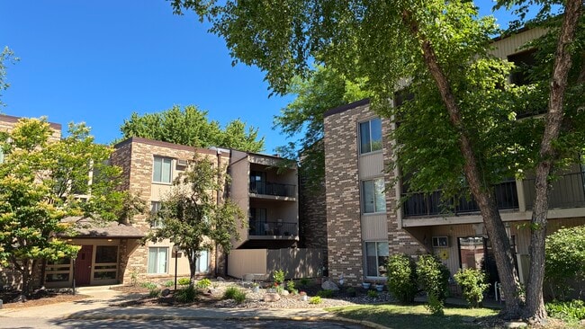Riverview Manor