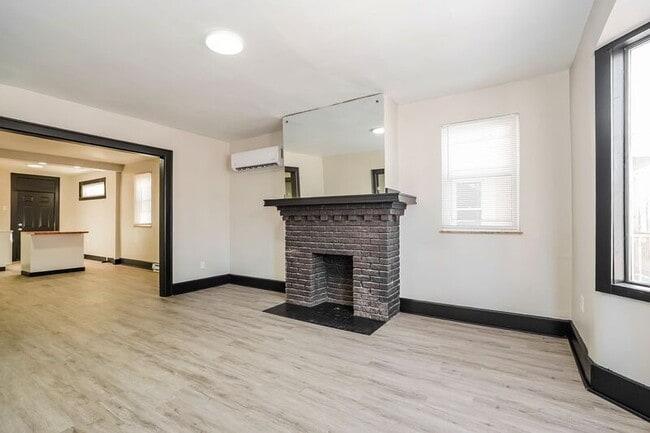 Photo - 98-100 N Hague Ave