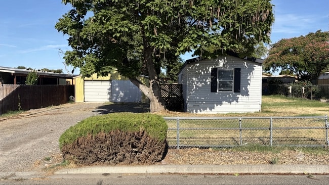 Building Photo - AVAILABLE NOW - Recently Renovated, Charming 2-Bedroom Home in the Heart of Pasco::
