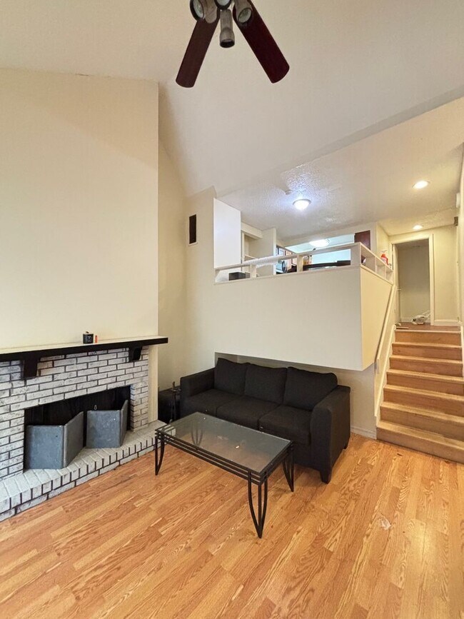 Photo - 801 W Stoughton Street