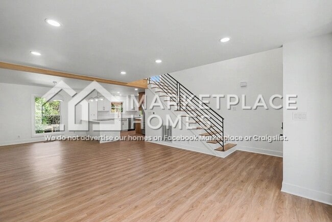 Photo - 207 Waterview Dr