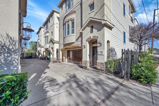 Building Photo - 3324 Chenevert St Rental