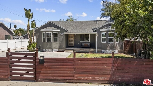 Photo - 6712 Cedros Ave